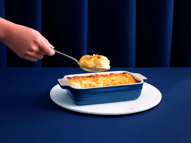 gratin cooked with cheese sauce