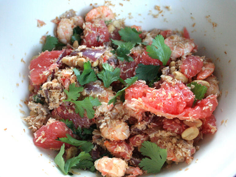 grapefruit and prawn salad 