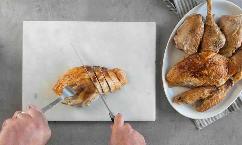 learn how to carve a turkey in 10 steps