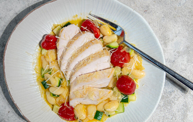 chicken breast with butter beans, bell peppers & parmesan cooked