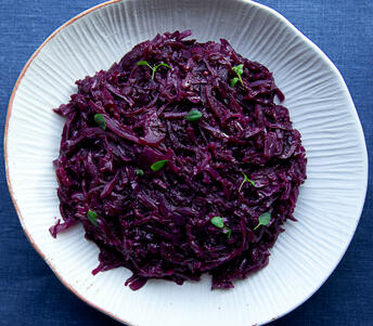 red cabbage with fennel & apple cooked