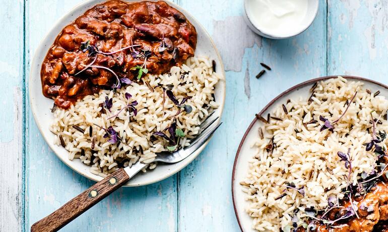 cooked chilli con carne with rice 